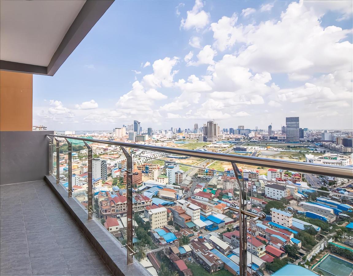 Sky Tree Hotel By New World Hospitality Phnom Penh Exterior photo